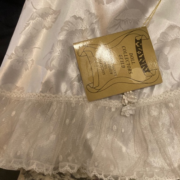 Bridal Doll - Picture 4 of 11